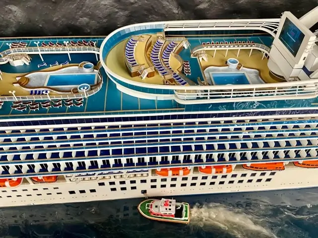 the bird's eye view of a cruise ship