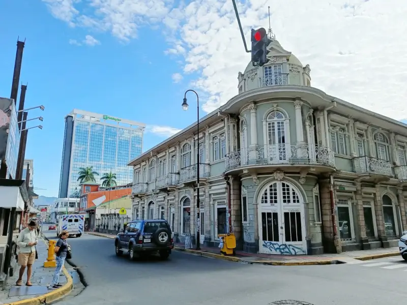 San José Costa Rica downtown street showing colonial buildings and modern skyline for travel itinerary planning