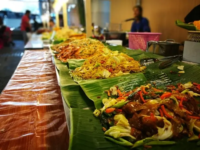 Traditional Indonesian food served on banana leaves at affordable warung for budget travel in Bali