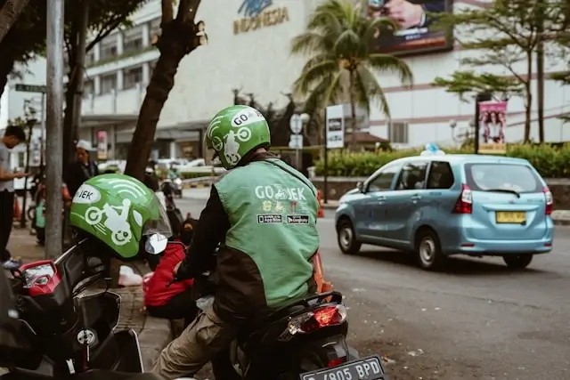 Gojek ride-sharing drivers on motorcycles providing cheap transportation in Bali streets