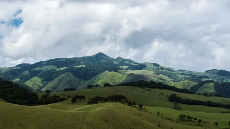 Guanacaste meadows with rolling green hills, the best spot for luxury Costa Rica vacation