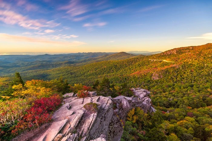 Blue Ridge Mountains overlook with fall foliage, a scenic day trip destination near Greenville, South Carolina