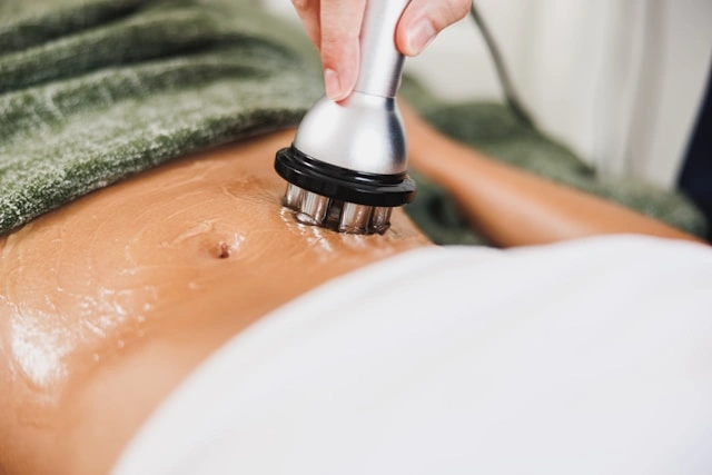 Body contouring for travel treatment applied to the abdomen with a handheld device