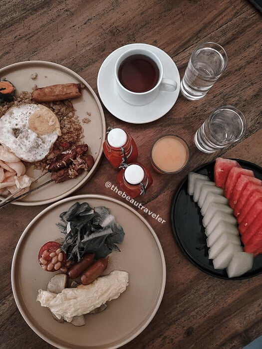 Indonesian and American breakfast style at Blackbird Hotel.