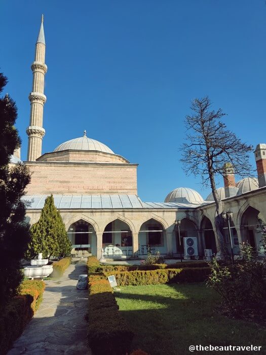 Selimiye Foundation Museum is located in the former building of Dar'ül Kurra Medrese, at the southern corner of the Selimiye Mosque complex.