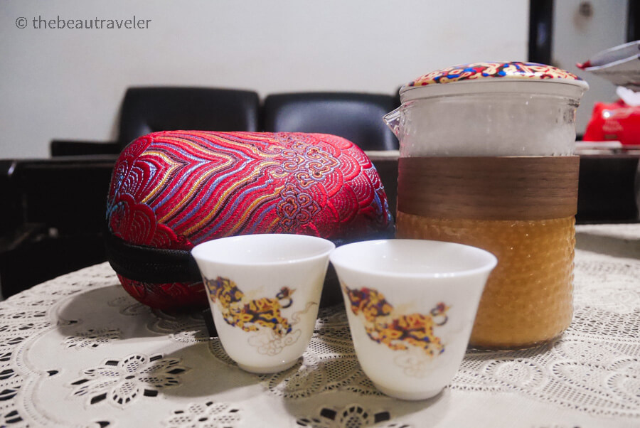 Glass and porcelain deer travel tea set from Umi Tea Sets. 