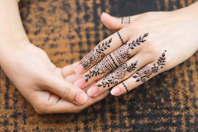 henna painting