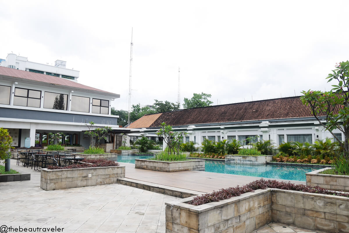 Swimming pool at Grand Hotel Preanger, Bandung. 