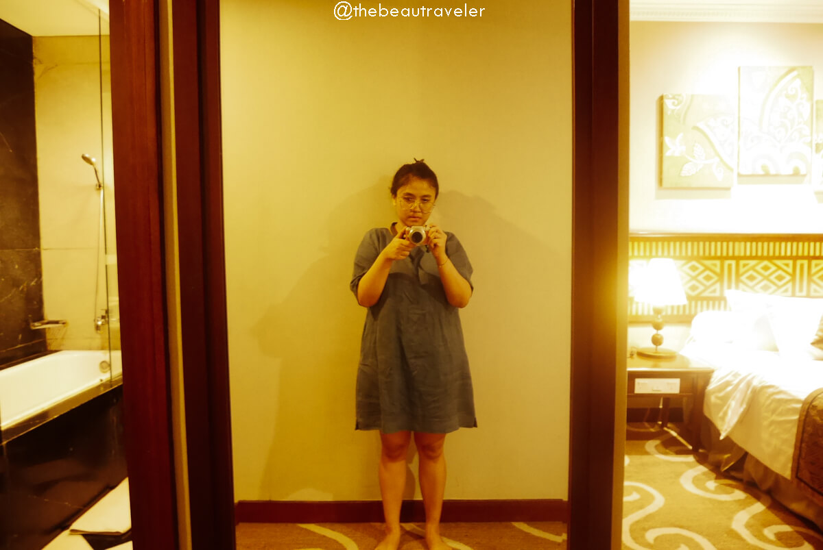 The big mirror in between the bedroom and bathroom section at Naripan Suite Room in Grand Hotel Preanger, Bandung.