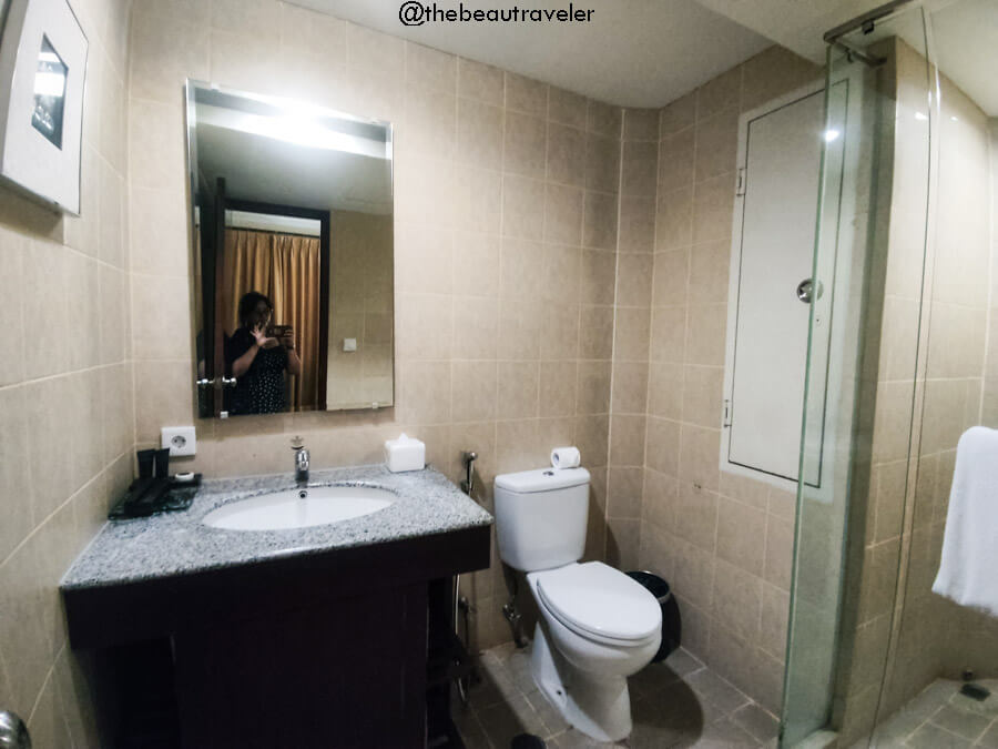 bathroom in the Queen Deluxe Room at Grand Dafam Ancol in Jakarta.