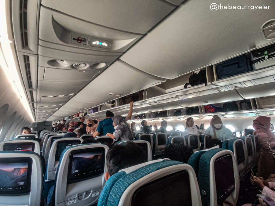 Oman Air economy class flight review. 