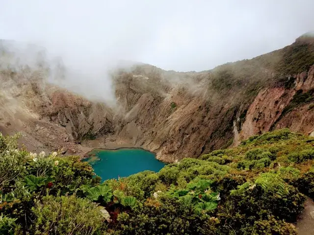 volcan irazu in costa rica.