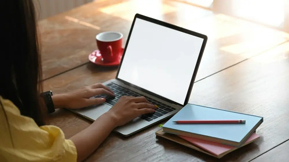 blogger typing on a computer