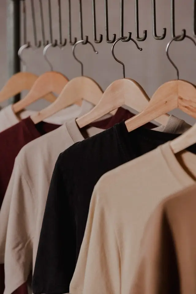 4 Types of Clothes You Should Buy Wholesale to Start a Fashion Business