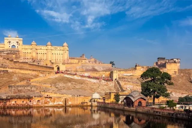 Discover History: Exploring Rajasthan's Palaces & Forts