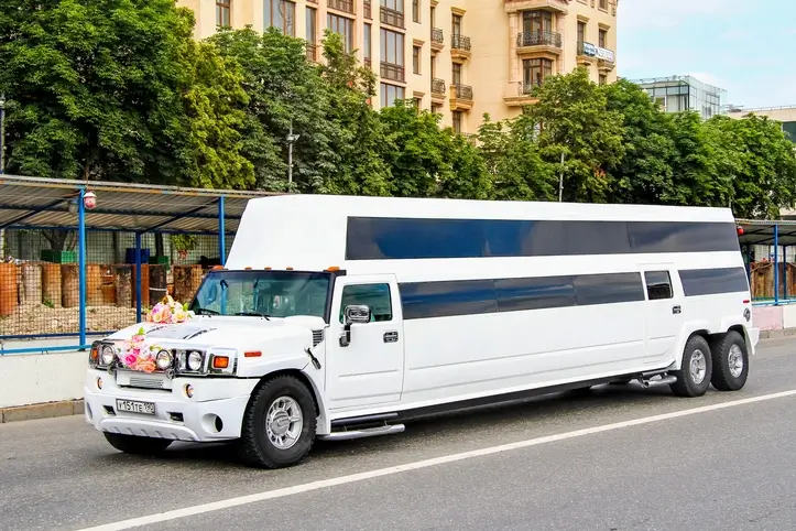 How to Pick the Perfect Charter Bus for Your Wedding Event