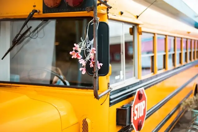 How to Pick the Perfect Charter Bus for Your Wedding Event