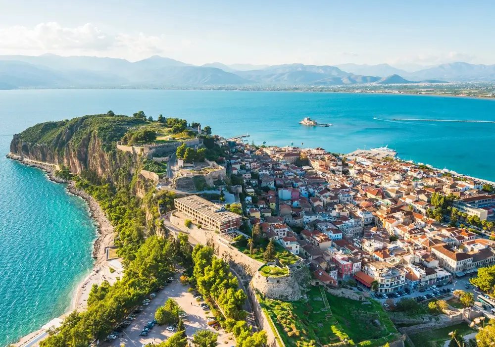 Road Trip in Greece: Discover Cozy Villas and Scenic Wonders