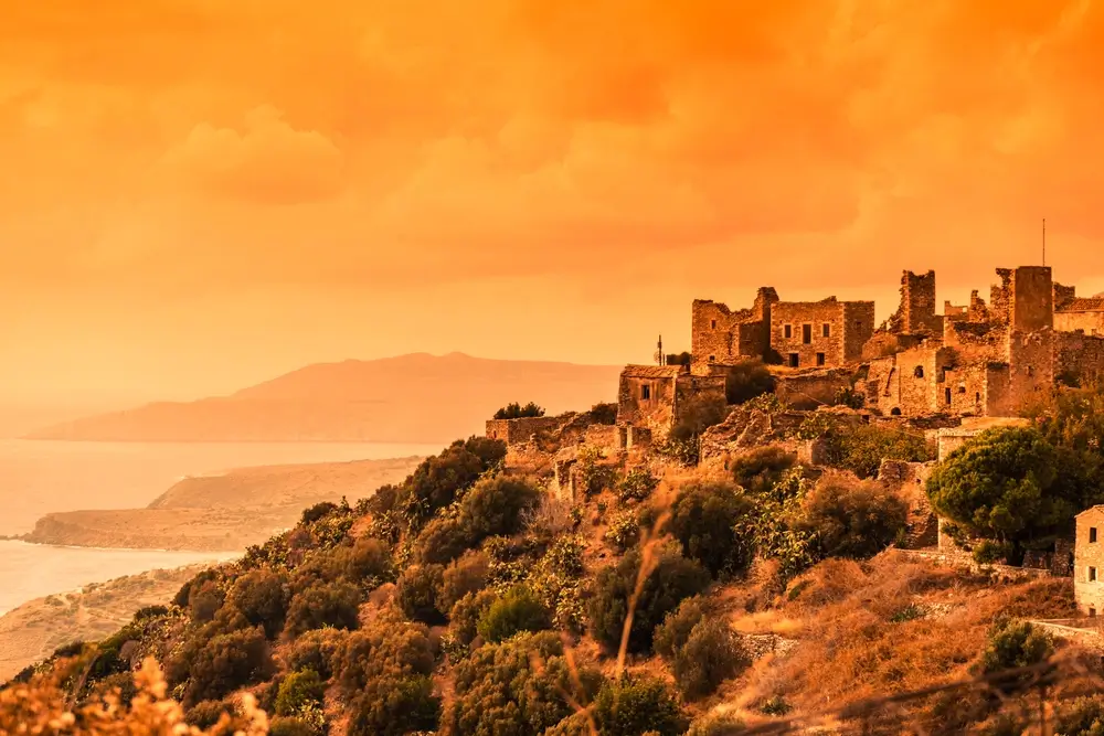 Road Trip in Greece: Discover Cozy Villas and Scenic Wonders