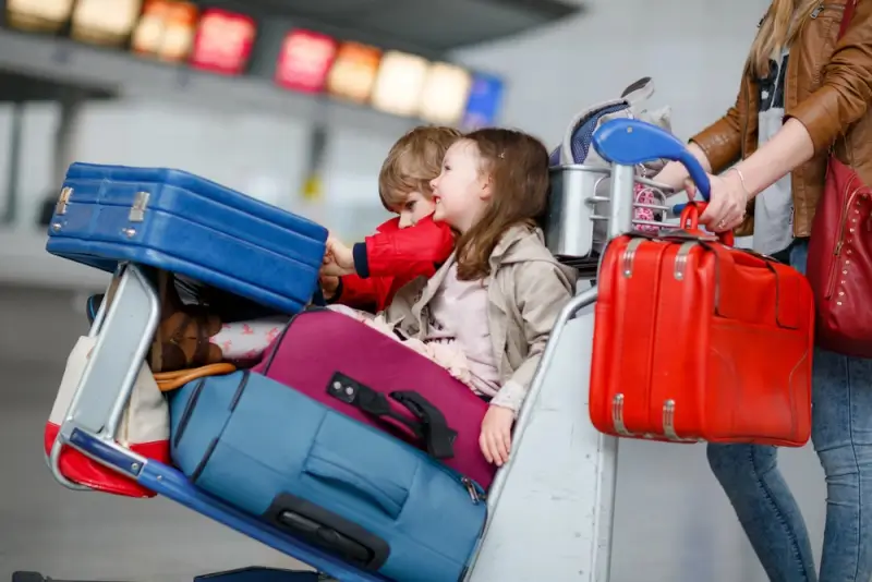 The Ultimate Guide to Traveling with Kids: Expert Tips and Tricks