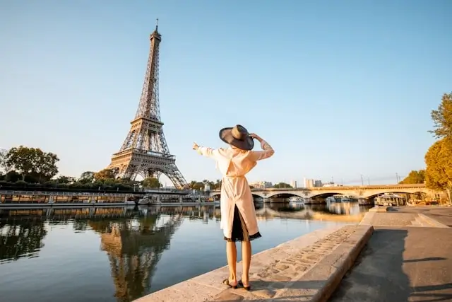 eiffel tower and the seine river in paris